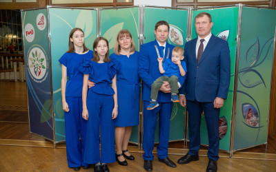 &laquo;Семья &ndash; главная ценность&raquo;: на Западно-Сибирской железной дороге наградили победителей проекта "Семейные ценности и традиции 2025"