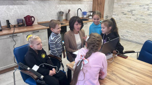 Спасибо проекту! Он помогает нам общаться, несмотря на расстояния между городами.