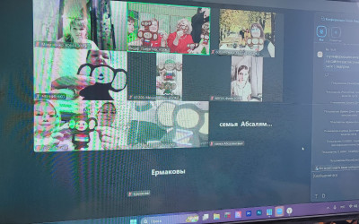 Мастер – класс «Шеврон для героя» провели для семей волонтёры ЮУЖД.