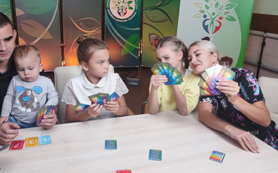 «Вся наша жизнь -игра!» - сказали Челябинские семьи и вечер приобрел атмосферу веселья и теплого общения.