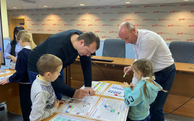 Экскурсия для детей сотрудников Эксплуатационного локомотивного депо в Вологде.