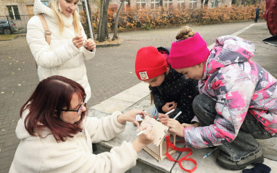 Мастер класс &laquo;Кормушка для белочек и птиц&raquo;