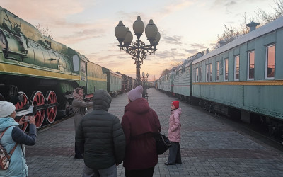 Рубрика «Семейные встречи». Путешествие в прошлое и будущее: Челябинские семьи побывали в сердце истории ЮУЖД.