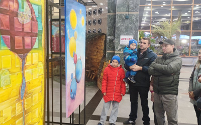 Рубрика «Семейные встречи». Выставка на железнодорожном вокзале «Ангелы над городом», встреча с художником.