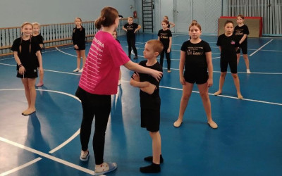 «Ура! Каникулы!» - сказали родители и повели детей на танцевальный детский мастер класс в  г. Бузулук.