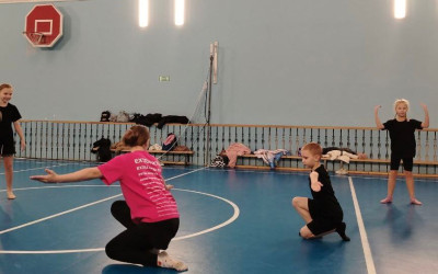 «Ура! Каникулы!» - сказали родители и повели детей на танцевальный детский мастер класс в  г. Бузулук.