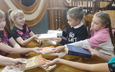 Книжный круговорот в Челябинском Дорожном семейном клубе. 