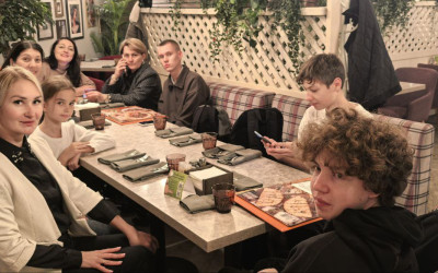 Семейный вечер в пиццерии: участники проекта совместили гастрономическое удовольствие с приятным общением.