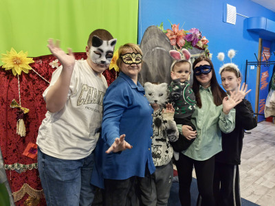  Удивительный мастер-класс, который завершился импровизированным спектаклем прошел в Новоургальском ДСК.