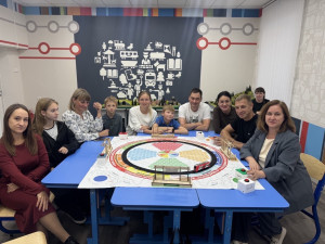 В семейном клубе города Волгограда встретились семьи-участники корпоративного социального проекта ОАО «РЖД» «Семейные ценности и традиции, где прошли предварительную подготовку и  освоили игру «Платформа №7. Наследники железнодорожной славы.»