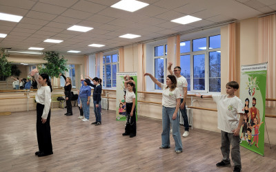 Зажигательный танцевальный флешмоб в Свердловском семейном клубе!