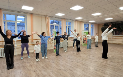 Зажигательный танцевальный флешмоб в Свердловском семейном клубе!