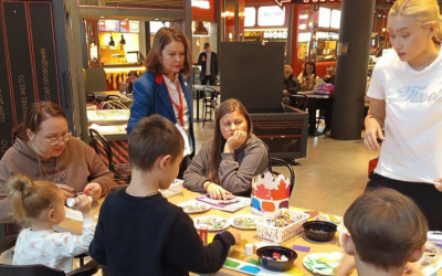  Семьи-волонтеры поучаствовали в организации и проведении открытия «Фестиваля профессий» в Музее железных дорог России.