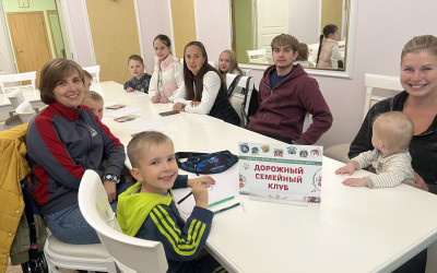 Семьи дорожного семейного клуба "Горьковский" освоили нейросети!