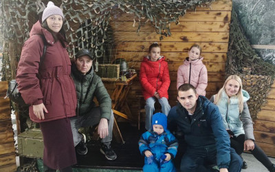 Древние тайны Синташты: семьи проекта посетили выставку наследия Южного Урала на железнодорожном вокзале.