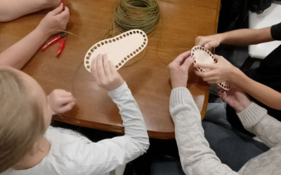 Плетеное очарование: мастер-класс по созданию кашпо-башмачков из искусственного ротанга