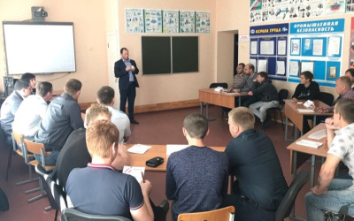 Вдохновляющие истории и сплочение в семейном клубе на встрече с лидером