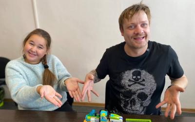 «ТехноЭкспресс» доказал, что совместное творчество и увлечение технологиями — это лучший способ не только весело и с пользой провести время всей семьей, но и построить мост взаимопонимания между поколениями. Хабаровский ДСК.