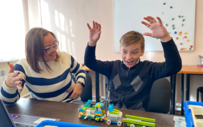 «ТехноЭкспресс» доказал, что совместное творчество и увлечение технологиями — это лучший способ не только весело и с пользой провести время всей семьей, но и построить мост взаимопонимания между поколениями. Хабаровский ДСК.