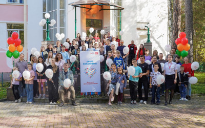 Путь в профессию:  25 сентября 2025 г. на Западно-Сибирской магистрали впервые провели культурно-просветительское мероприятие «День детей железнодорожников», участниками которого стали более  60 школьников и их родителей.