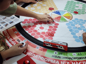 Семейный клуб СКЖД протестировал игру "Платформа № 7"