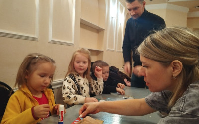 В Ижевске прошел мастер-класс по оригами, объединивший поколения