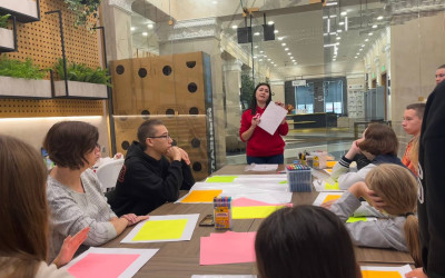 Семейные миры на бумаге: мастер-класс по нейрографике прошел в казанском клубе «Горьковский»