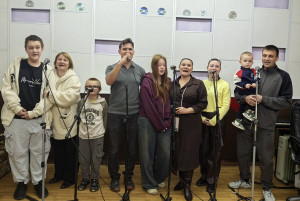 В «Дорожном семейном клубе» посёлка Новый Ургал состоялся уникальный мастер-класс по вокалу под названием «Спой всей семьёй».