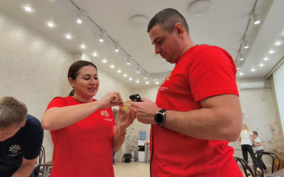 Сегодня в Комсомольском  &laquo;Дорожном семейном клубе&raquo; состоялся чудесный мастер-класс по созданию новогодних шаров! 