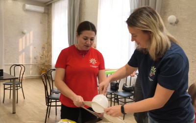 В Комсомольском  «Дорожном семейном клубе» прошел увлекательный мастер-класс по изготовлению цветов из шаров для моделирования! 