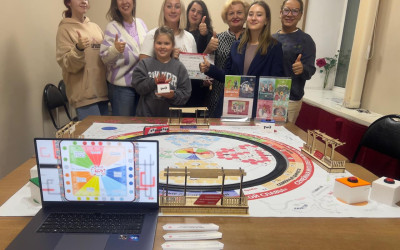 Игра «Платформа №7» показала, что дистанция не мешает единству: железнодорожников объединяют профессиональная гордость, традиции и крепкие семейные связи.