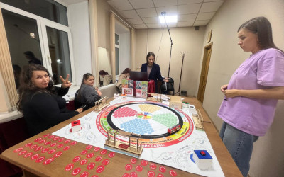 Игра «Платформа №7» показала, что дистанция не мешает единству: железнодорожников объединяют профессиональная гордость, традиции и крепкие семейные связи.