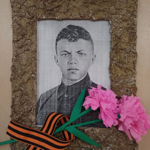 Мастер класс «Рамка для героя» познакомил участников с техникой папье-маше