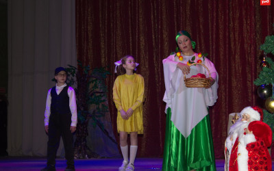 В ДКЖ г. Тюмени для семей железнодорожников состоялся Музыкальный спектакль &laquo;Новогодние приключения Маши и Вити&raquo;.