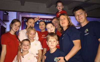 Семьи Комсомольского "Дорожного семейного клуба"   окунулись в волшебный мир цирка!