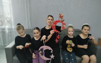 Семьи Тындинского ДСК погрузились в творческий процесс и провели время в приятной обстановке. 