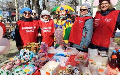 Волонтёры - семьи "Дорожных семейных клубов" ДВЖД — люди с большим сердцем. 