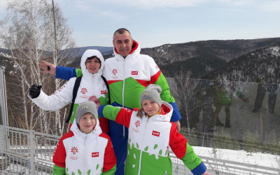 Семейный альбом: в Свердловском семейном клубе семьи поделились своими фотографиями на очередной встрече
