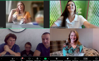 Создай уникальный уютный уголок у себя дома! В Свердловском семейном клубе прошел мастер-класс по созданию флорариума.