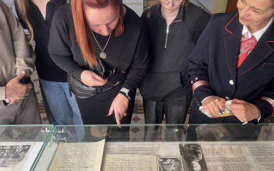 Семьи работников Дальневосточной железной дороги посетили уникальную экскурсию по Владивостокскому железнодорожному вокзалу.