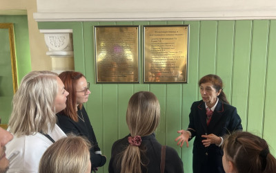 Семьи работников Дальневосточной железной дороги посетили уникальную экскурсию по Владивостокскому железнодорожному вокзалу.