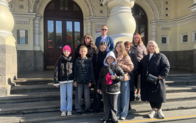 Семьи работников Дальневосточной железной дороги посетили уникальную экскурсию по Владивостокскому железнодорожному вокзалу.