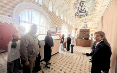 Семьи работников Дальневосточной железной дороги посетили уникальную экскурсию по Владивостокскому железнодорожному вокзалу.