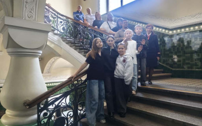 Семьи работников Дальневосточной железной дороги посетили уникальную экскурсию по Владивостокскому железнодорожному вокзалу.