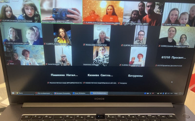 Команда ДВЖД, вы &mdash; невероятны! Ваша энергия, сплочённость и желание побеждать заряжают всех вокруг. В этот юбилейный год вы доказываете, что нет ничего невозможного!